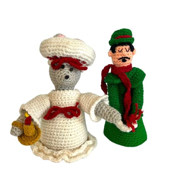 Vintage Handcrafted Holiday Decoration Caroler Mouse Hand Knit Figures - Picture 15 of 15